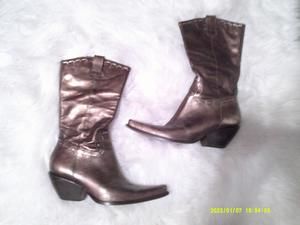 Metallic Bronze Metallic color Calf Boots by BCBGirl Weestern Tubina 7.5 b
